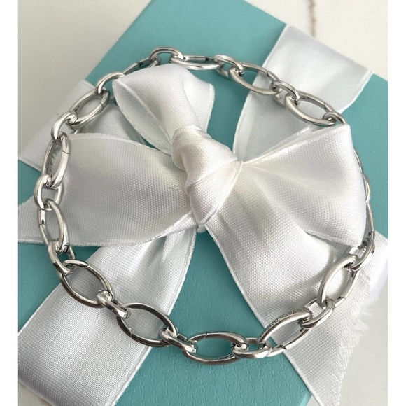 RARE Tiffany & Co. White Gold 750 Clasping Oval Link bracelet For Charms - Picture 4 of 8